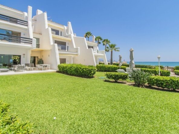 Adosada de 4 dormitorios en Milla de Oro, Marbella 4 bedroom townhouse in Golden Mile, Marbella Casă cu 4 dormitoare pe malul mării în Golden Mile, Marbella Maison de 4 chambres à Golden Mile