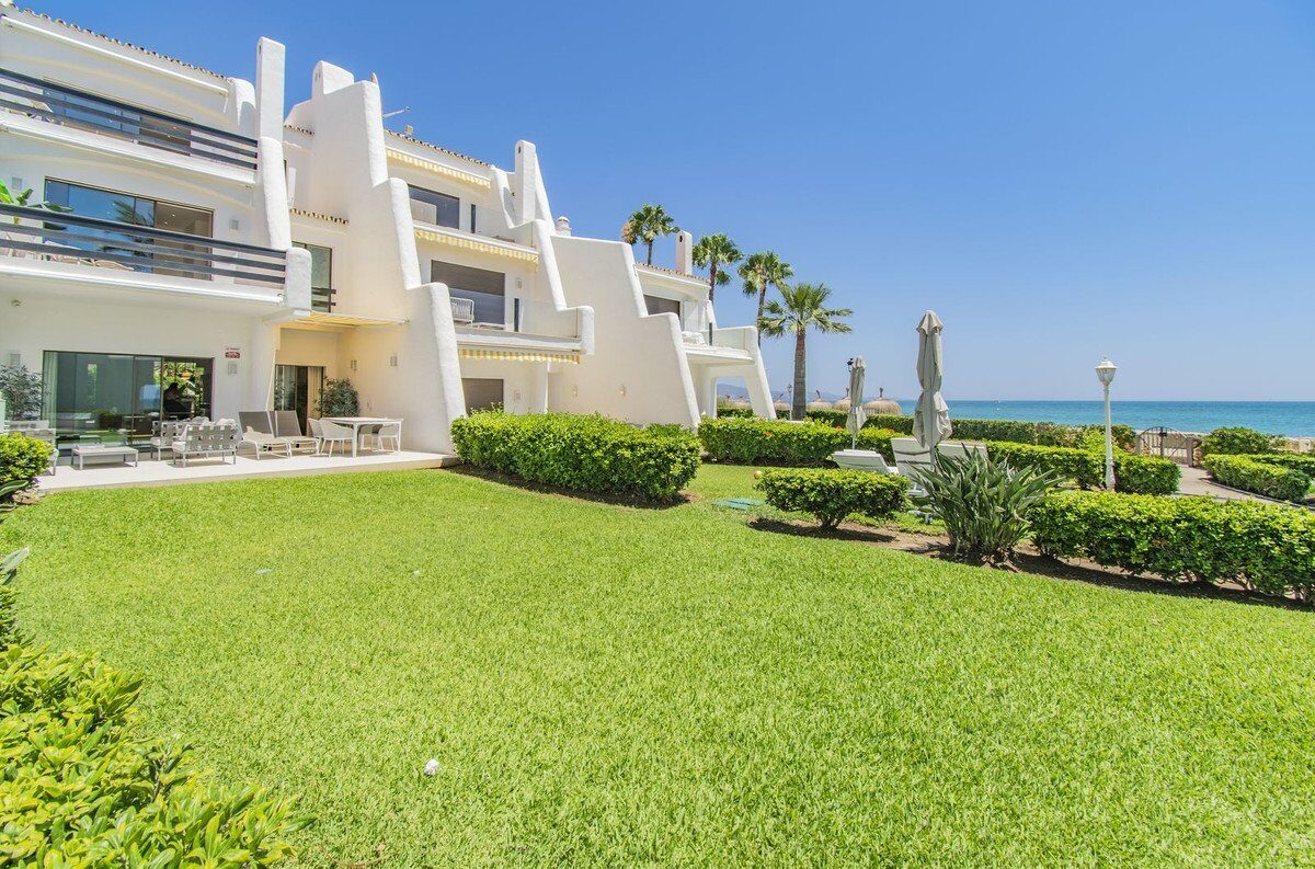 Adosada de 4 dormitorios en Milla de Oro, Marbella 4 bedroom townhouse in Golden Mile, Marbella Casă cu 4 dormitoare pe malul mării în Golden Mile, Marbella Maison de 4 chambres à Golden Mile