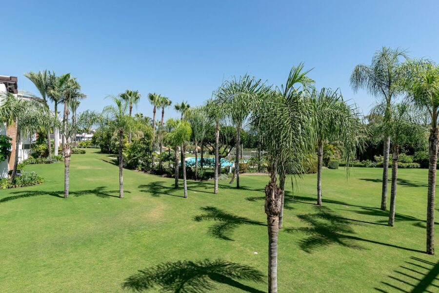 Agradable piso de 2 dormitorios en Estepona Amazing 2-bedroom apartment in Estepona Apartament inedit de 2 dormitoare în Estepona Sensationnel appartement de 2 chambres à Estepona