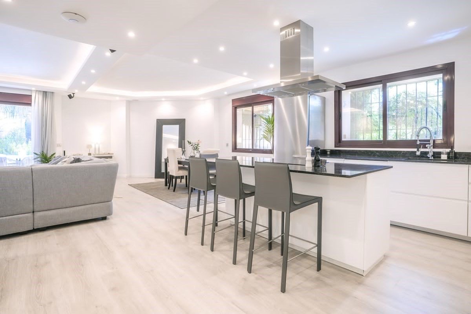 Villa de 4 dormitorios en Jardines de las Lomas