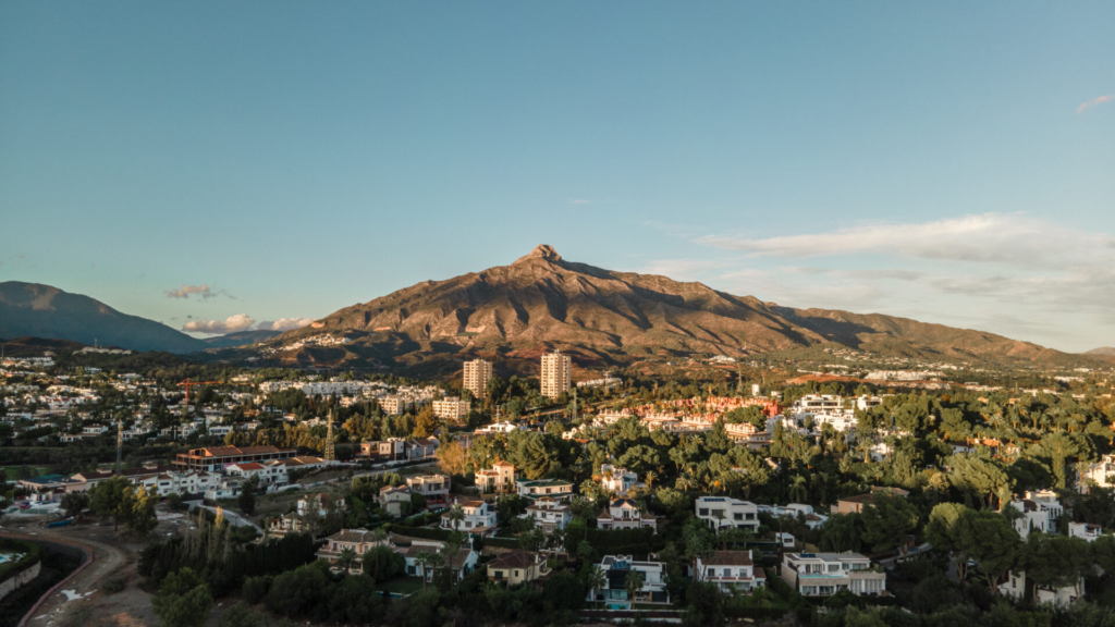 Nueva Andalucía: El corazón del Valle del Golf de Marbella
